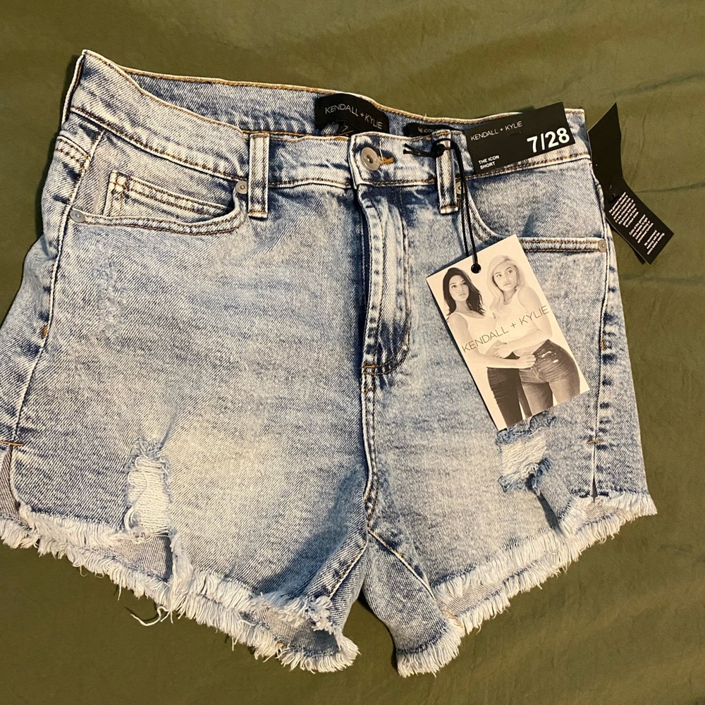 NWT. Kendall & Kylie The Icon shorts. 7/28. Acid wash shorts.